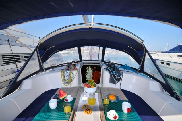  Dufour cockpit 